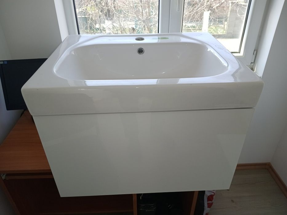 Шкафове за баня с дизайнерски мивки нови