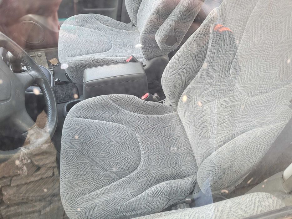 Mitsubishi Space Wagon на части