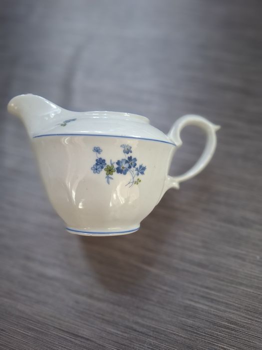 Захарница ,латиера и чайник от порцелан на Изида