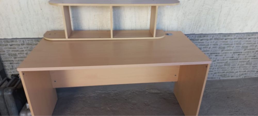 Продаю компьютерный стол