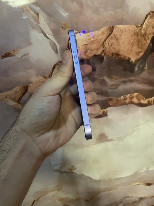 Продам телефон Айфон 12 128