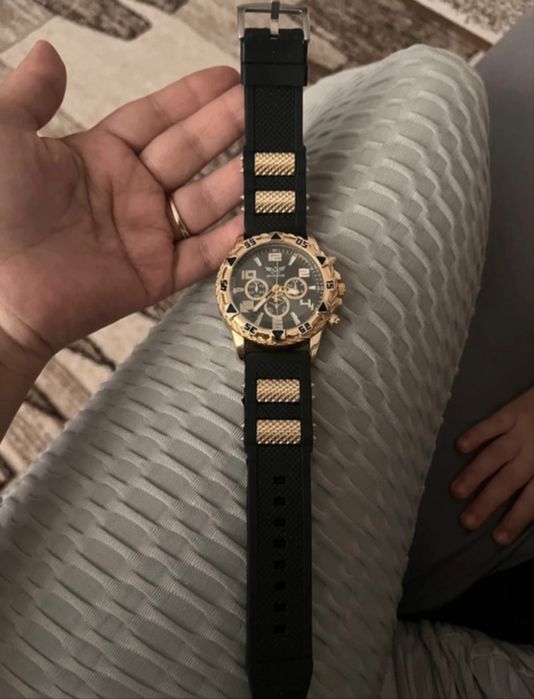 Nou ceas superb barbatesc curea reglabila, pus in functiune pt proba.