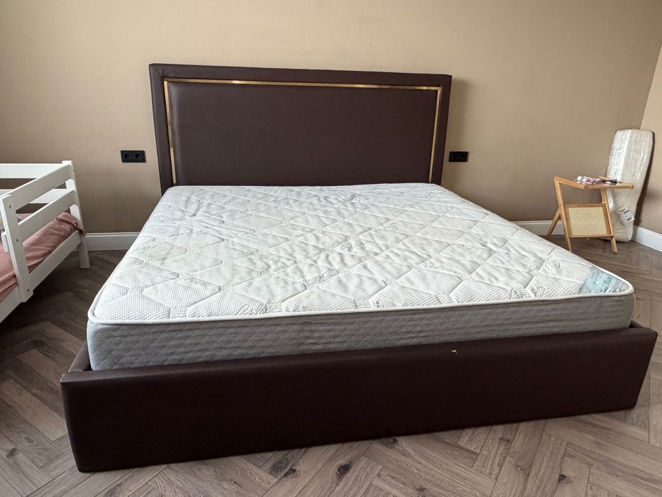 Кровать спальная СРОЧНО