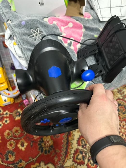 Игровой руль с педалями