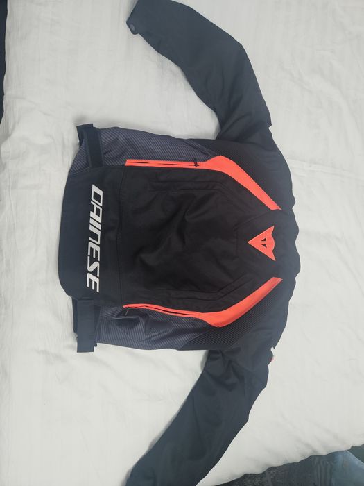 Vând jacheta  Dainese nouă