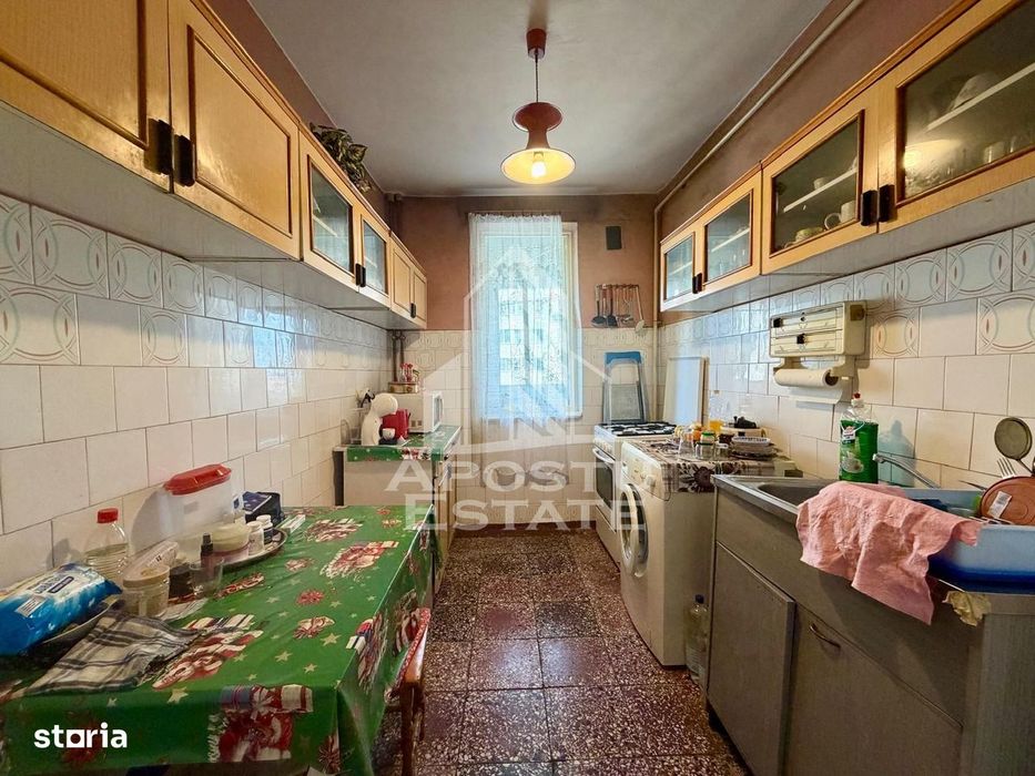 Apartament 2 camere de vanzare, boxa, zona Circumvalatiunii, Timisoara