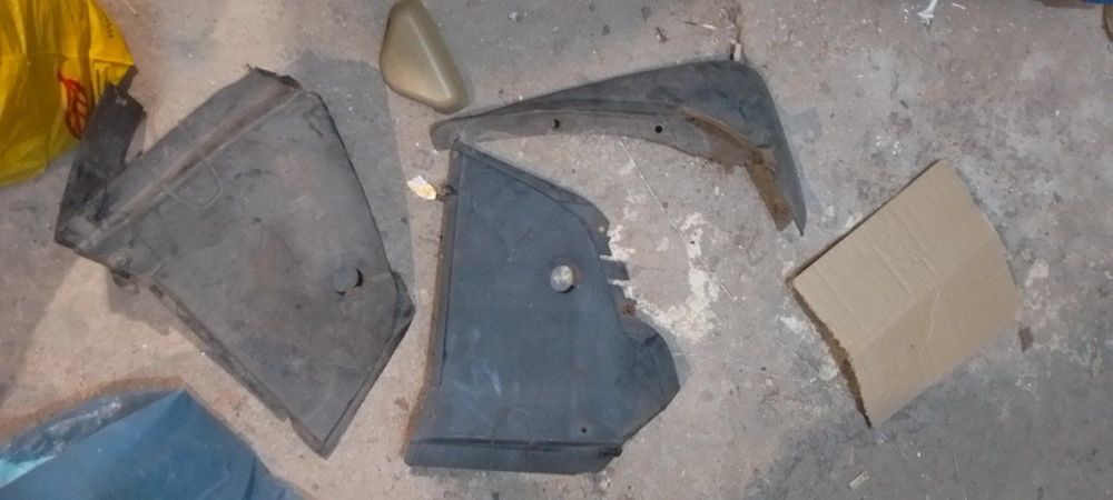 Продавам части за мерцедес CLK 200 kompressor.