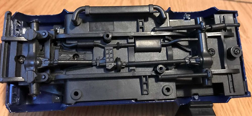 Macheta Land Rover Defender 1 24 Jandarmerija pentru piese proiect