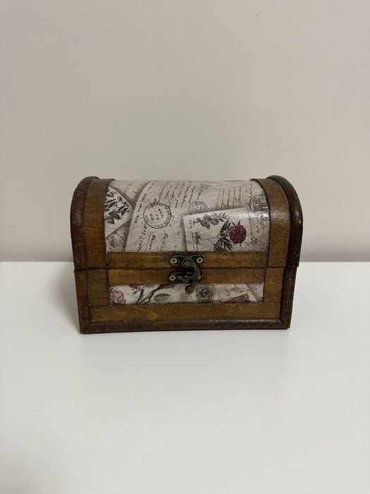 Малка винтидж кутия/сандък