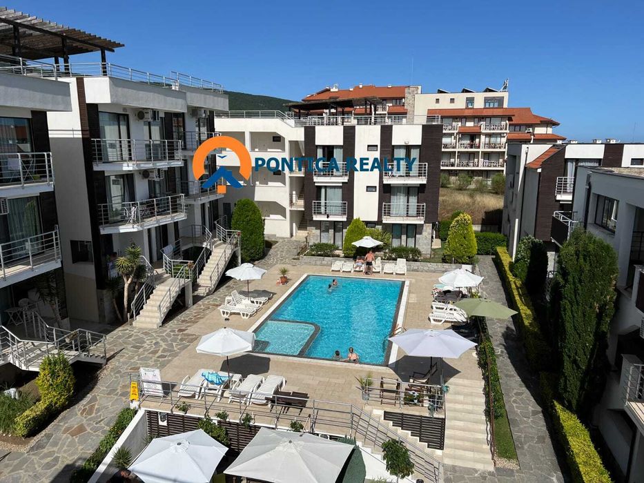 Тристаен с гледка море в Свети Влас