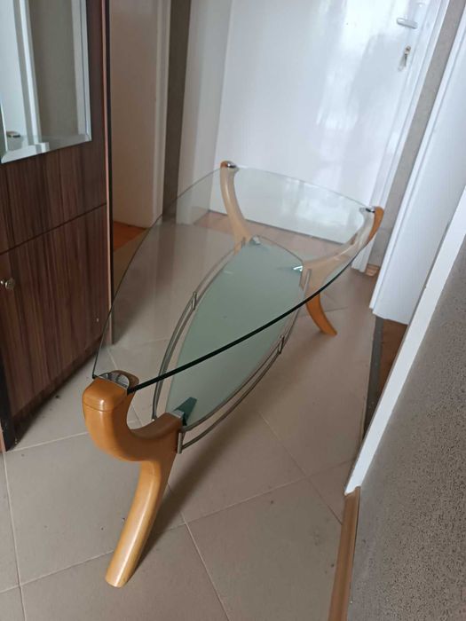 Стъклена холна маса