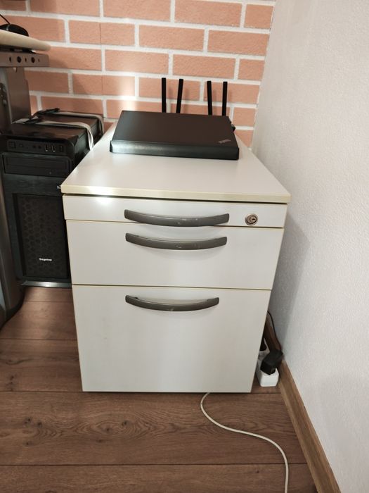 Birou electric reglabil