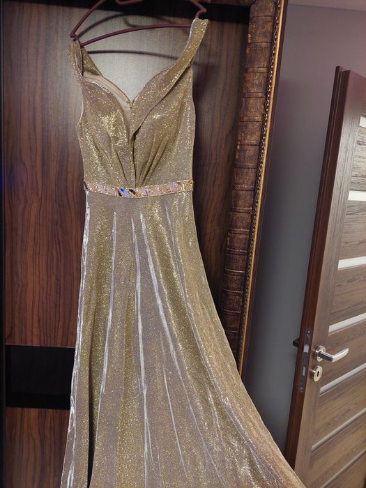 Златна официална рокля