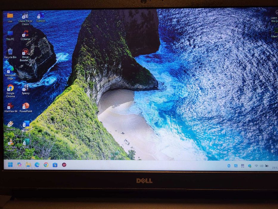 DELL 15.6" Inspiron 15 Intel Celeron 3215U 1.7Ghz 8GB DDR3L 500GB SSHD