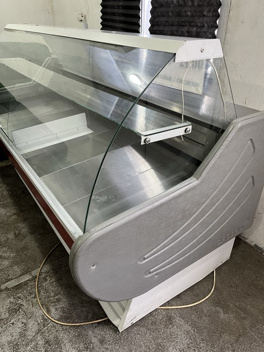 Продам колбасную витрину