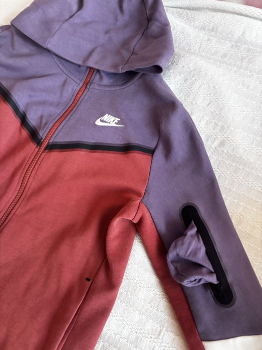 Продавам оригинален Nike Tech