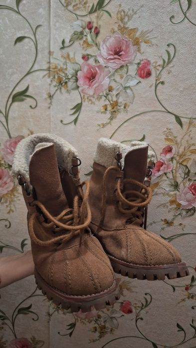 Обувь. Отдам за вкусняшку.