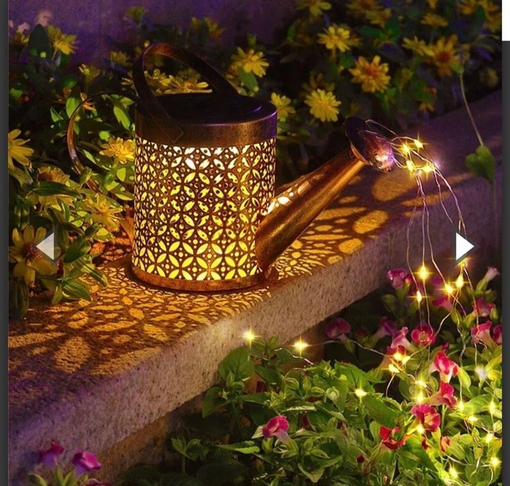 Градинска декоративна соларна лейка