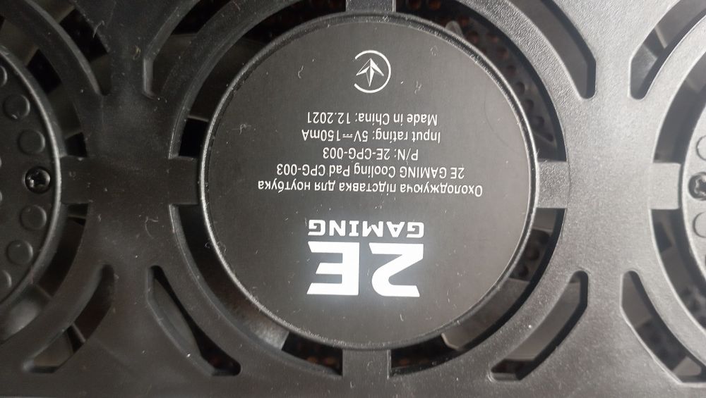 Охлаждающая подставка под ноутбук,планшет новая