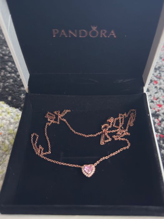 Pandora Lantisor Inimioara Roz