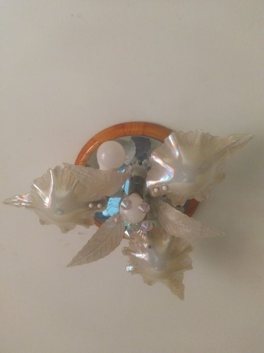 Люстра красивая на 5 лампочек