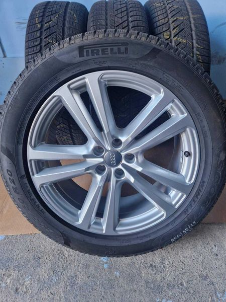 Audi Q7 R20/4M0 Ауди оригинални джанти с гуми
и датчици