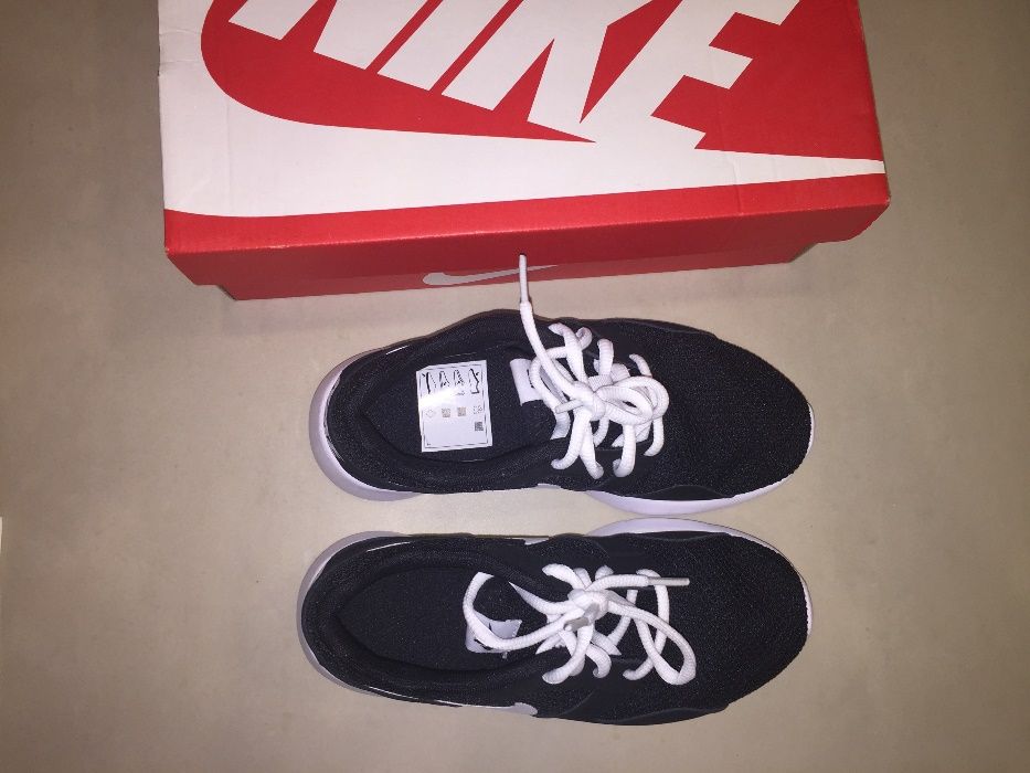 Incaltaminte sport Nike, nou, mar. 35,5 - REDUCERE de la 250 lei