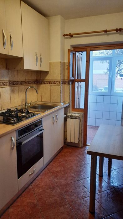 Dau în chirie garsoniera în Rogerius