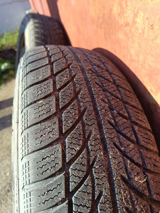 Vând 2 cauciucuri de iarna 175x70R14