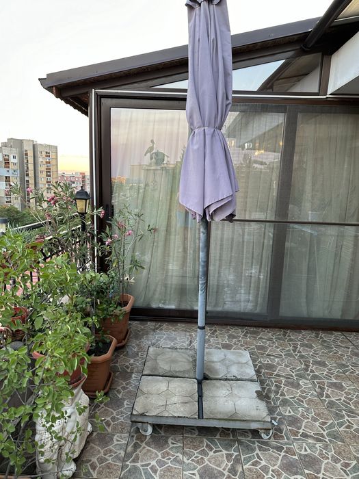 Стойка за градински чадър