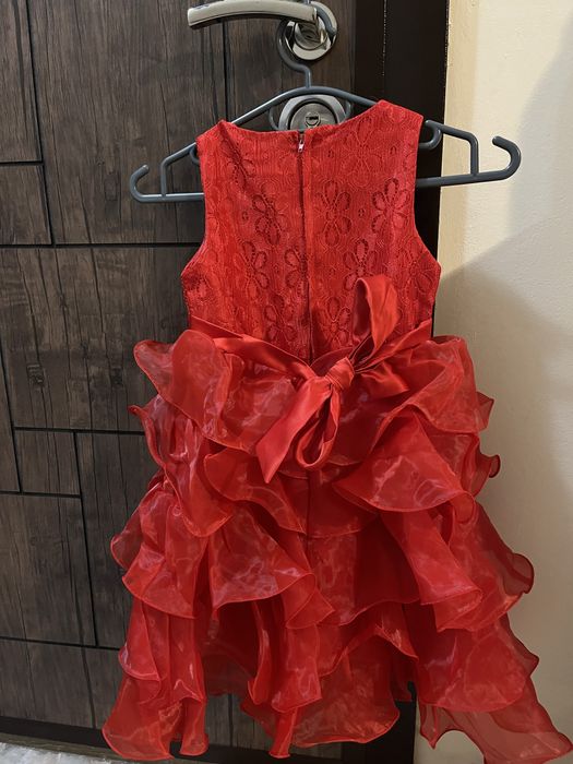 Красиса червена детска рокля 6-7г.