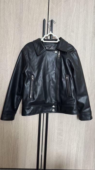 продам детскую кожанку