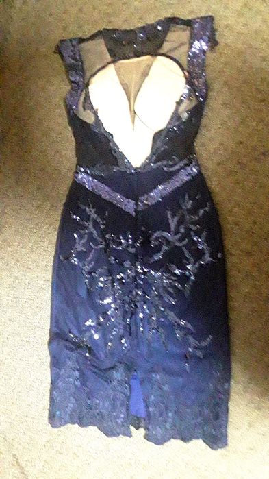 Rochie ocazie spate gol model deosebit.