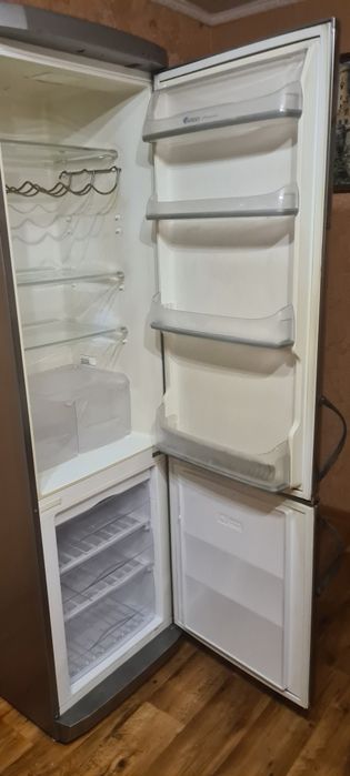 Продам Холодильник б/у