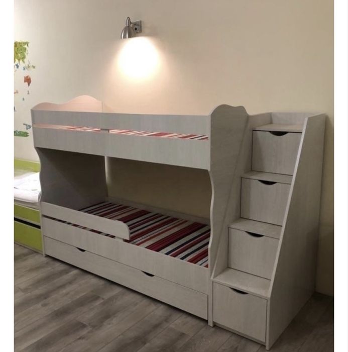 Кровать и письменный стол