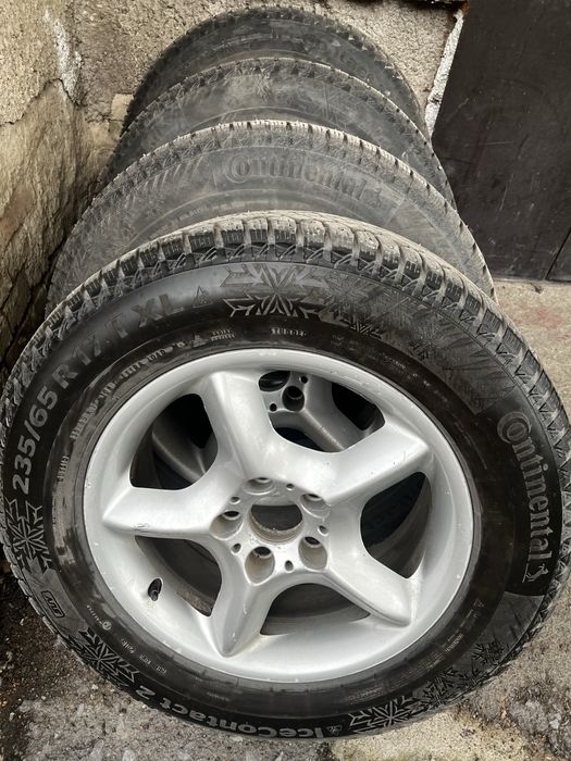 235/65/17 Continental IceContact 2