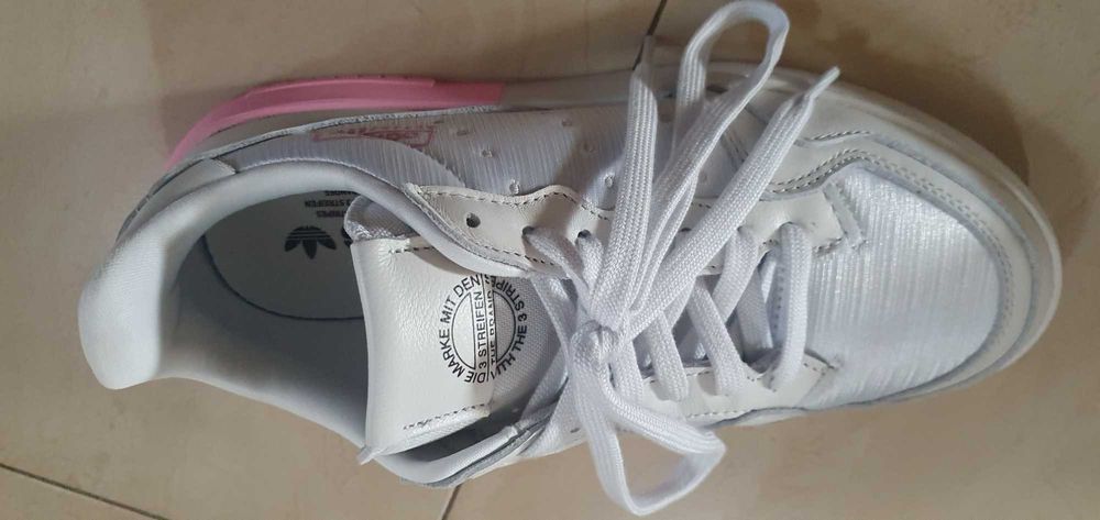 Оригинални маратонки adidas