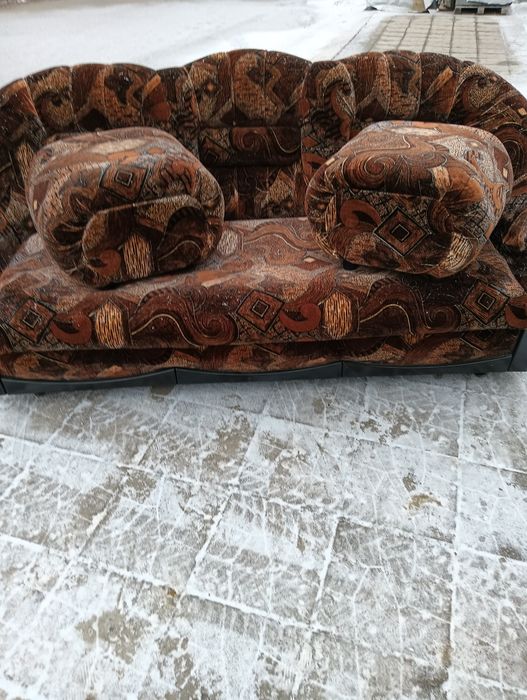 Плюшен диван от пет части.