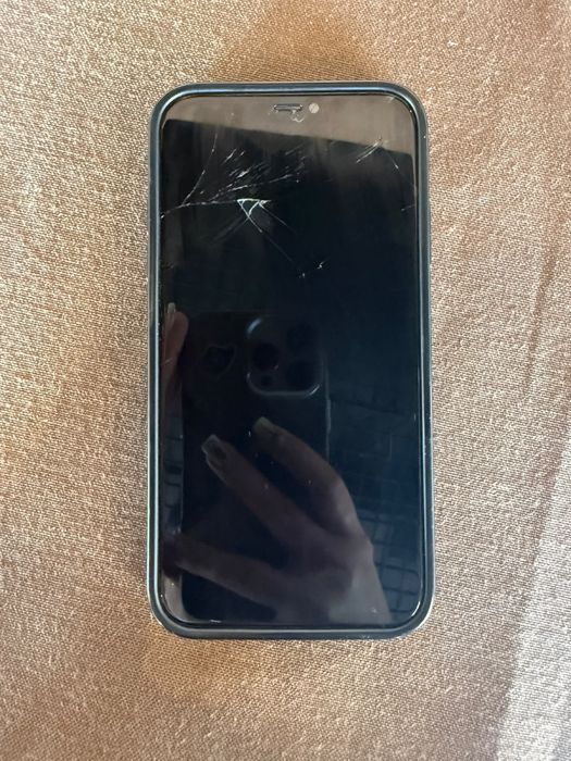 Продам iPhone 11