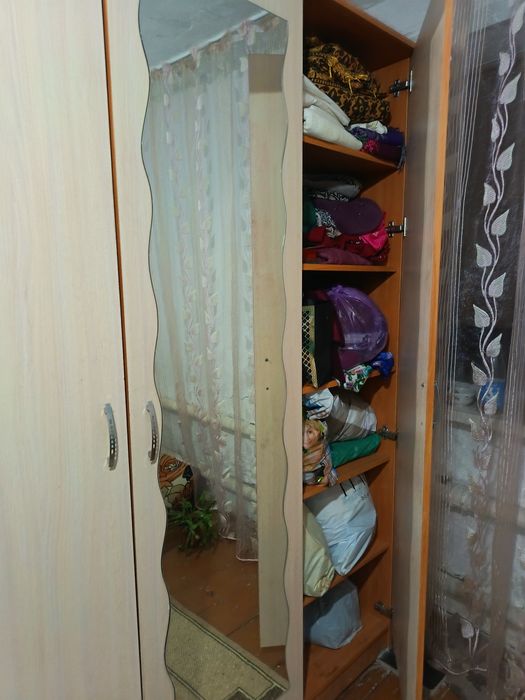 Срочно продам шифоньер недорого.
