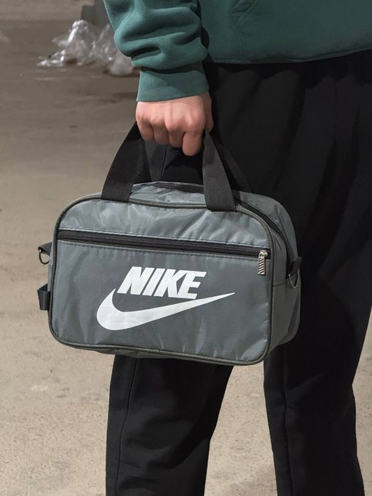 Turli xildagi sumkalar rassiya uchun sport va turli yoʻldagi sumkalar