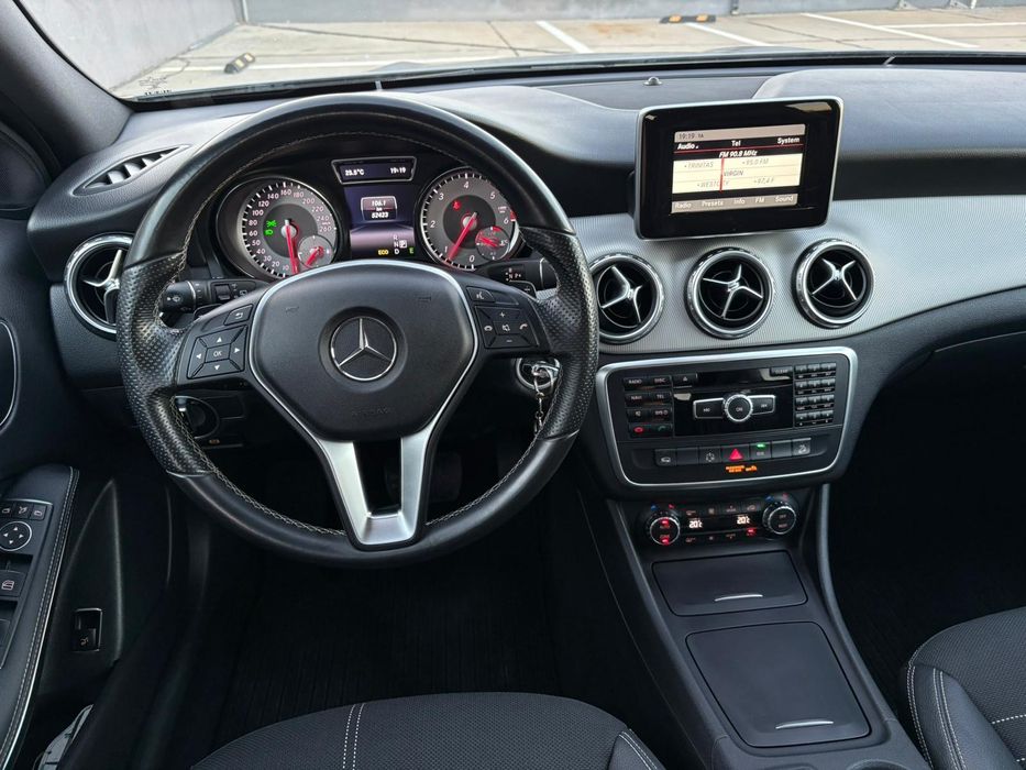 Mercedes GLA220D* 2015* 4 Matic* Automat* LED* Navi* 52.000km