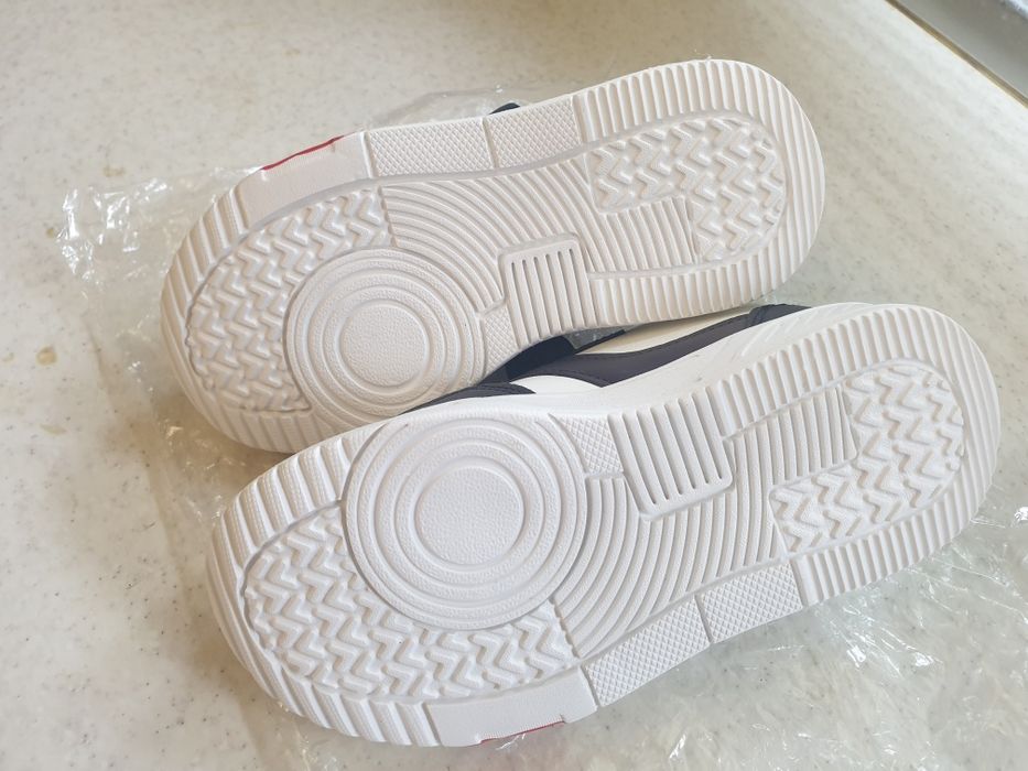 Кросовки спортивные