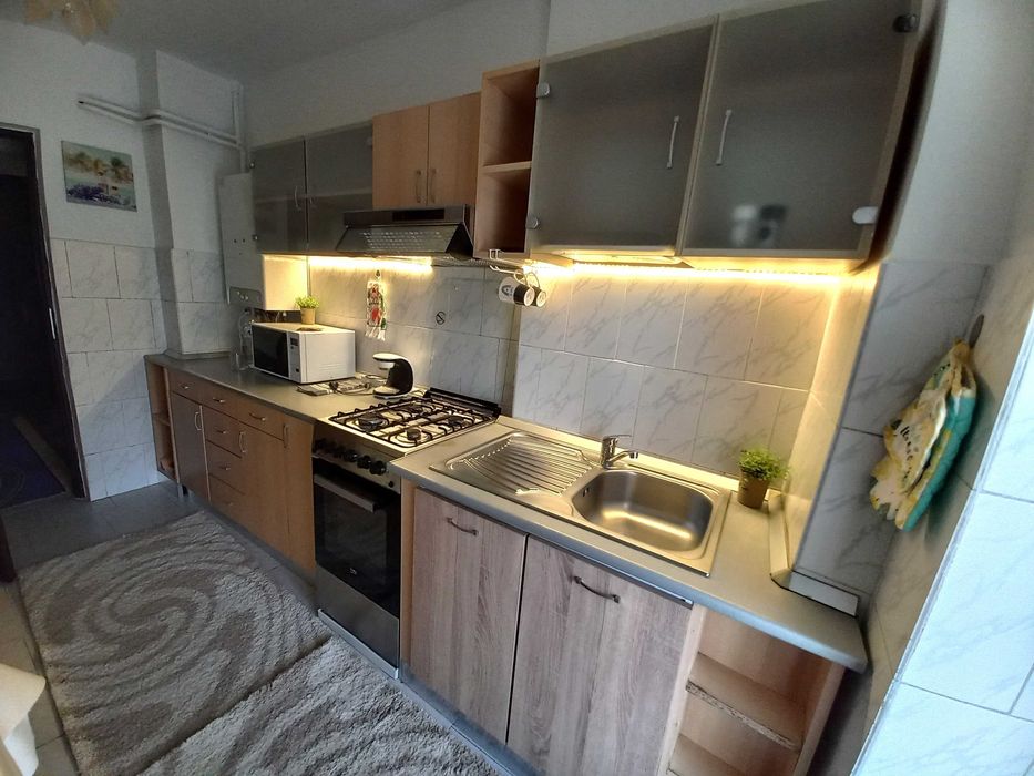 Apartament decomandat cu 2cam., 2balcoane, et.1, 70mp, Pacurari