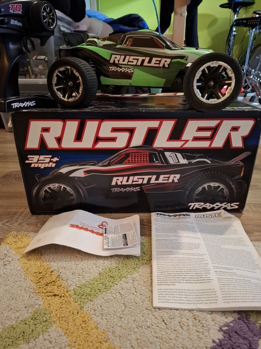 Masina traxxas !! Se poate vedea in bucuresti! (+Alt anunt de al  meu)