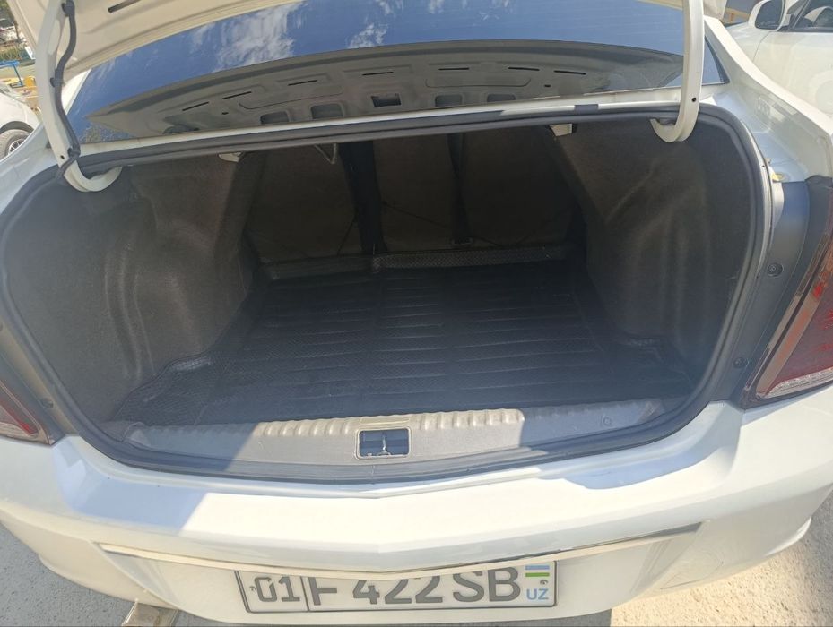 Кобальт сотилади,холати жудаям зур, факат бензинда юрган,салон