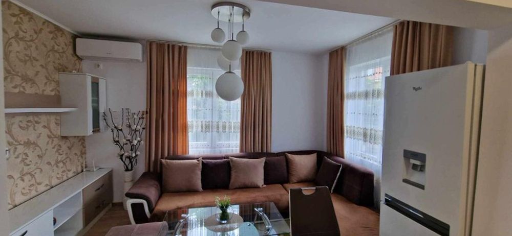 Дава се под наем Тристаен апартамент в София, Триъгълника - 80 кв.м за 750 € - Снимка #1