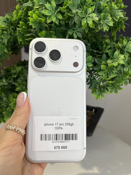 iPhone 17 pro в идиальном состоянии