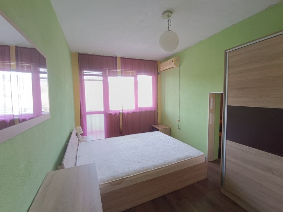 Частно лице отдава под наем 2+кухня