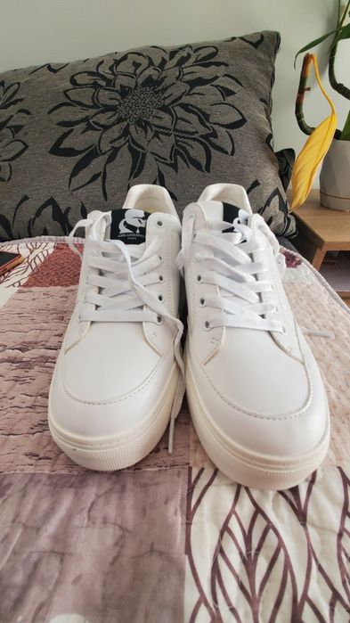 Karl Lagerfeld femei noi